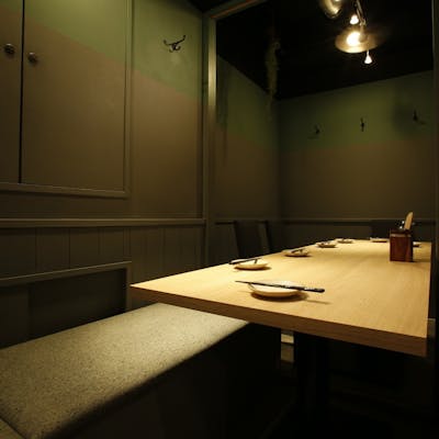 都会の喧騒を忘れさせる隠れ家的な雰囲気