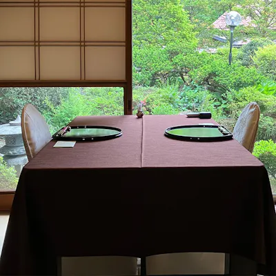 個室料亭で舌鼓