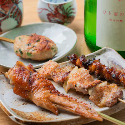 土佐はちきん地鶏を活かした絶品焼とり。部位に適した焼き方で