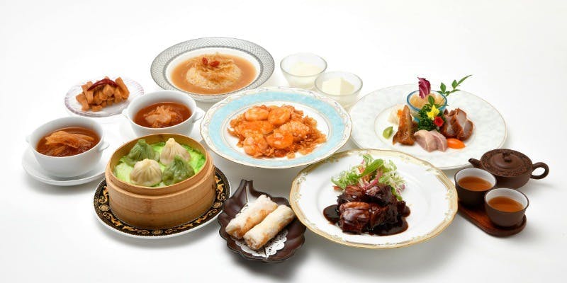 【ランチ フカヒレスペシャル】フカヒレスープ茶碗蒸しや二種小籠包など全10品