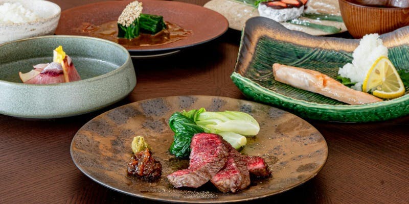 【そしじーSOSHIJI】前菜や和牛ステーキなどの贅沢食材＋乾杯酒付き