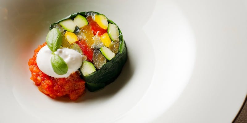 【Experience】福岡県産サワラと長崎県対馬猪肉の選べるメイン　全5品＋ワンドリンク付（日～木曜限定）