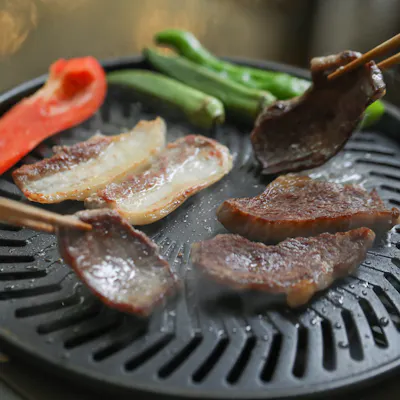 夏はスタミナ抜群のBBQ・冬はしゃぶしゃぶを豊富なドリンクメニューと共にお楽しみいただけます
