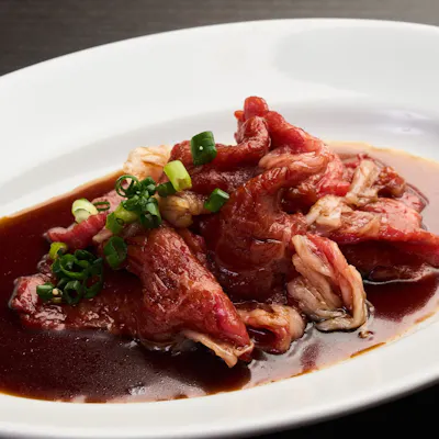 焼肉の要のタレは、大阪・鶴橋で50年守られてきた秘伝のタレ
