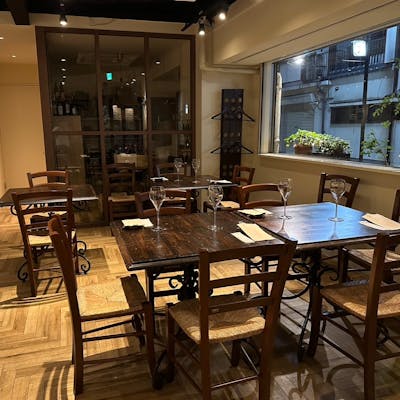 落ち着いた雰囲気の店内