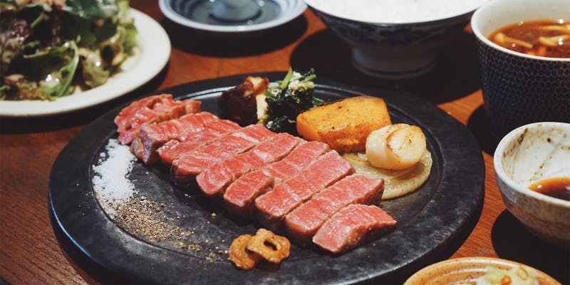 神戸牛特選ステーキセット / Kobe beef  Finest steak set（サーロイン / sirloin 100g）