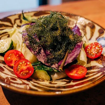 沖縄料理も堪能できる