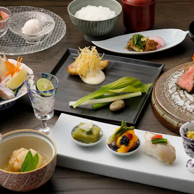 料理を彩る、長崎、九州の器
