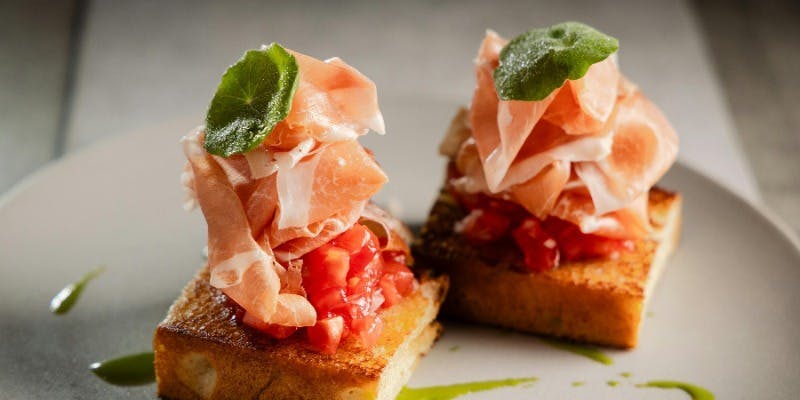 前菜や温菜多めの少量多皿コース全10皿＋シャンパーニュ含むワイン3杯付き