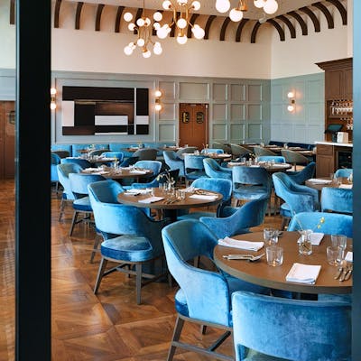 上質な食事体験を生み出す空間デザイン