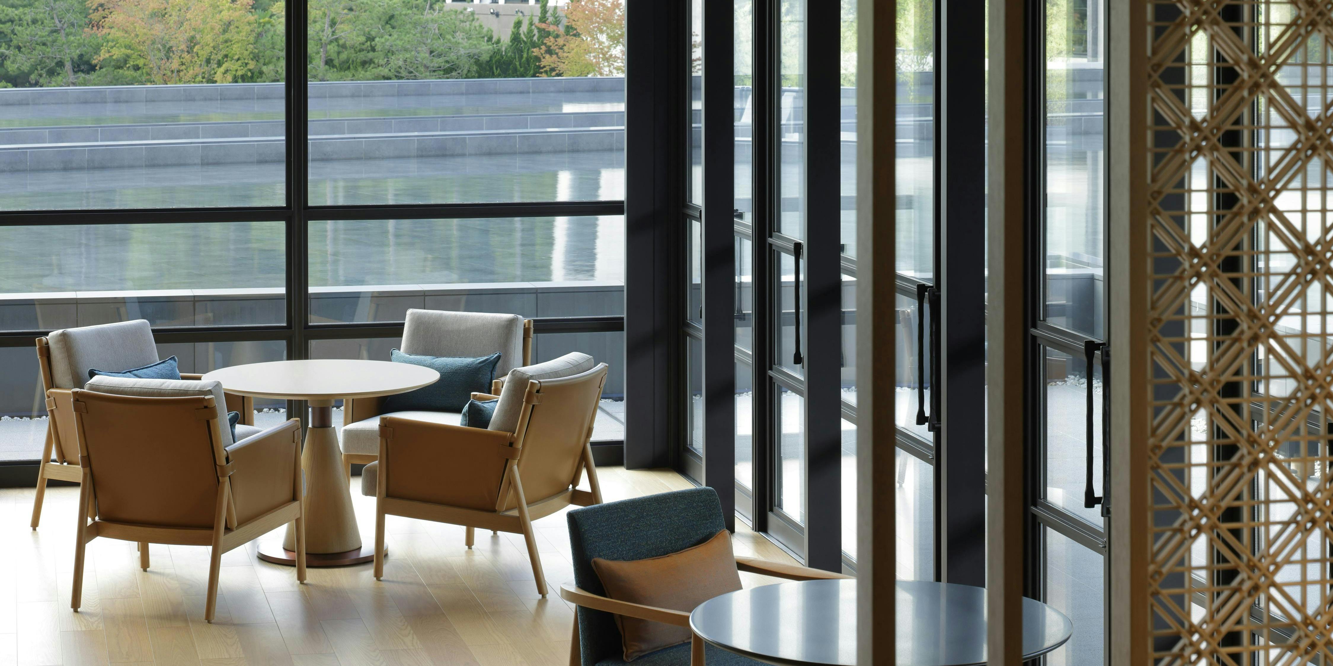 【アフタヌーンティー】　セミオーダー ミッキー＆フレンズが大集合♪アフタヌーンティーセットの新作が