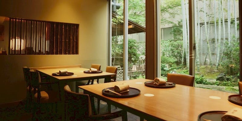 定価￥124，200 美品 イタリア製 Salvatore Ferragamo サルバトーレ フェラガモ 本革 カーフ レザー ショルダーバッグ ブラック 黒 メンズ 泉岳寺周辺ランチ2025 | おすすめ・絶品お昼ごはん20選 - 一休.com