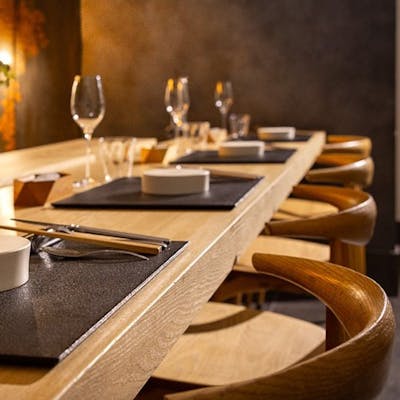 火と香りが満ちる空間