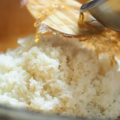 コシヒカリの変異種 「豊コシヒカリ」を 羽釜で炊き上げた酢飯