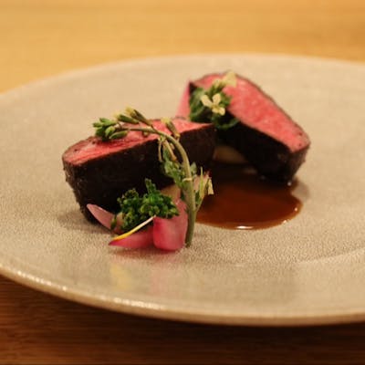 炉窯焼きで仕上げる、兵庫県産の雌和牛にこだわったステーキ