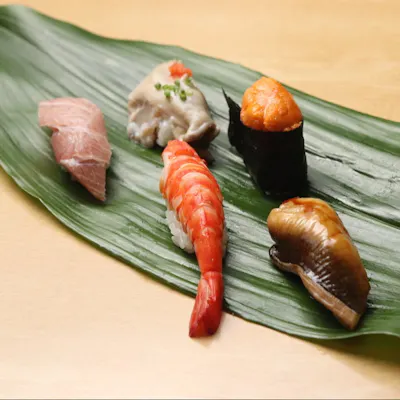 築地直送。新鮮魚介を使った極上の握り寿司