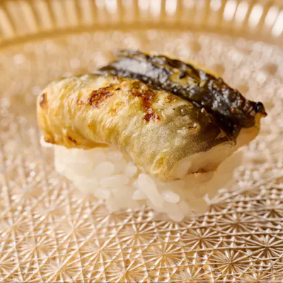 四季折々の魚介を握りや細巻きで愉しむ