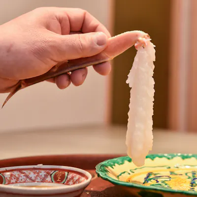 厳選された季節の食材と蟹料理の調和