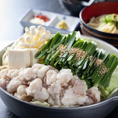 五島天然鯖のごま鯖や、黒毛和牛のもつ鍋など九州を満喫
