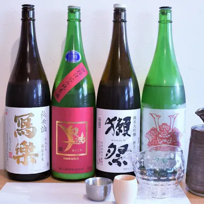 種類豊富な日本酒を片手に楽しいひとときを