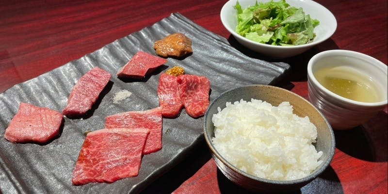 【ランチタイム限定！ 焼肉ランチ 竹】全5種類のお肉の盛り合わせ