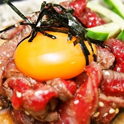 鮮度抜群!とろとろ濃厚レアステーキユッケ
