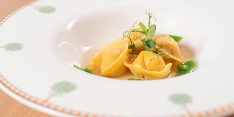 【季節のディナーコース】地鶏のラビオリ、和牛のメインを含むコース 全9品