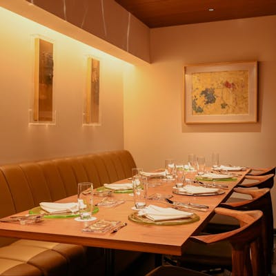 シックで落ち着いた雰囲気の店内