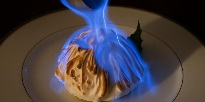 【Xmas2025】【ベイクドアラスカのフランベショー付き】クリスマス限定 特別ランチ