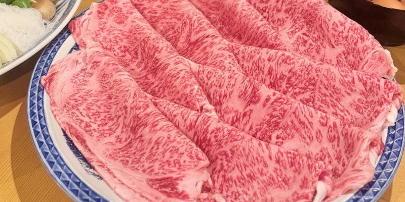 “黒毛和牛日本一”を獲得した鹿児島黒牛サーロインを使用【鹿児島黒牛サーロインのすき焼きコース】