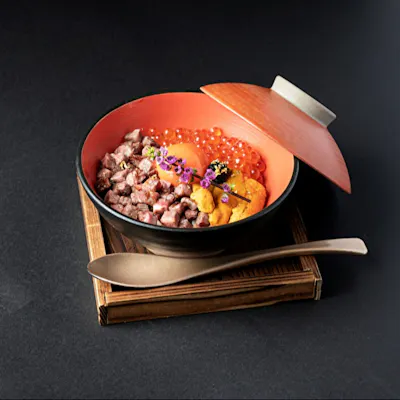 高級食材を贅沢にお楽しみいただける丼など、一品料理も豊富