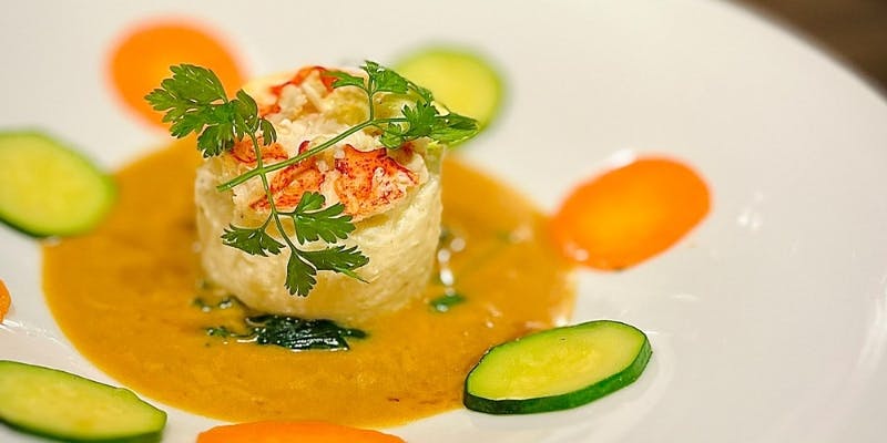 【シグネチャーコース】ロブスターや特選和牛など上質な厳選食材を用いた豪華プラン。