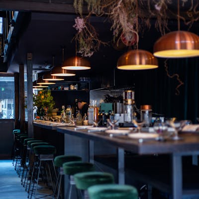 歴史ある町家を改装した趣深い空間で、ゆっくりと大人のひと時を