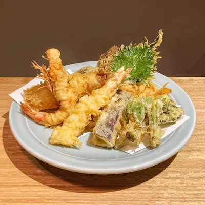 旬の食材を揚げたての天ぷらで