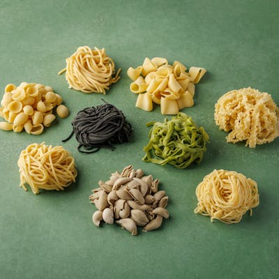 ~150種類のカスタムパスタは組み合わせ自由~