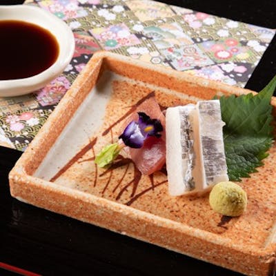 奈良の旬を味わう、大和牛と産地直送を使用した料理