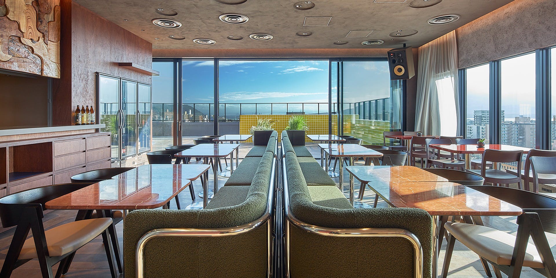 ザ ルーフ ルーフトップバーアンドビストロ ファブ ラックス カゴシマ