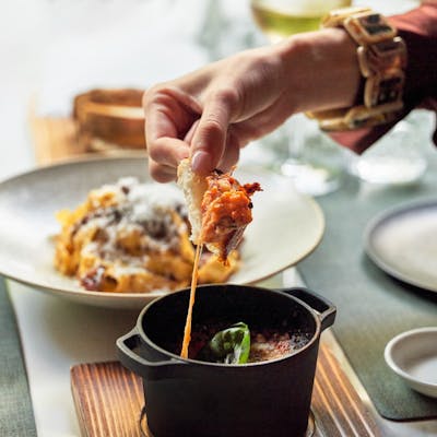 季節の地元食材をテ