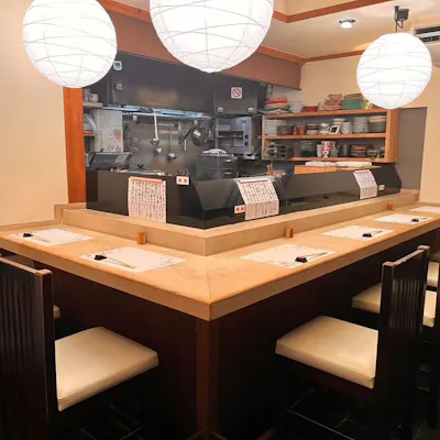 訪れやすい北新地の鮨店