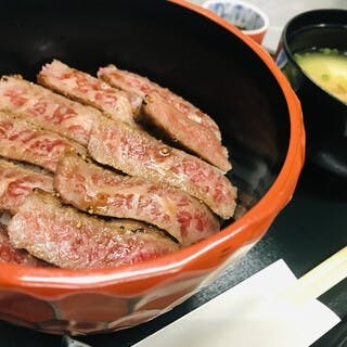 九州産黒毛和牛のロースステーキ丼
