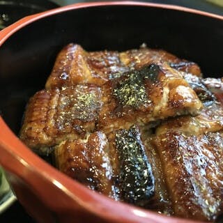 継ぎ足しのタレで味わう特選国産鰻丼