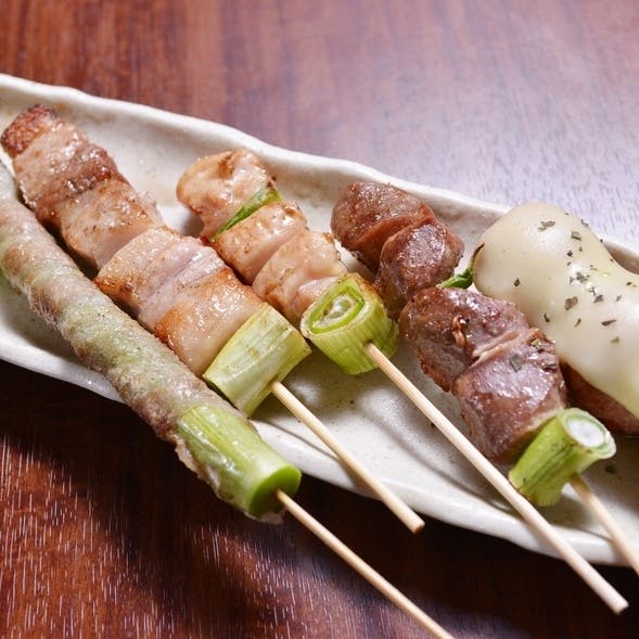 炭火で焼き上げる自慢の焼き鳥