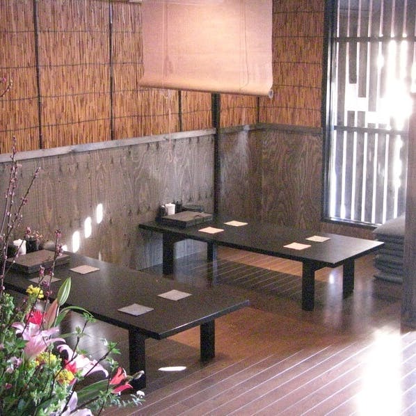 伝統的な座敷席でくつろぎの時間