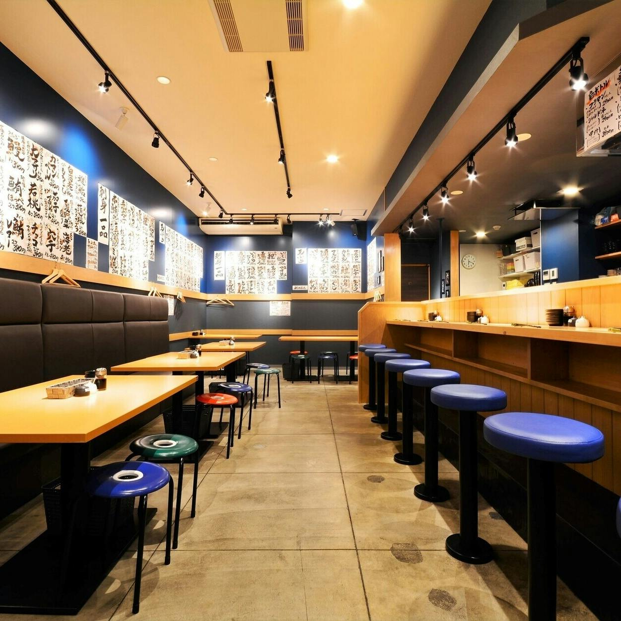 昼飲みや0次会にも最適なカジュアル空間