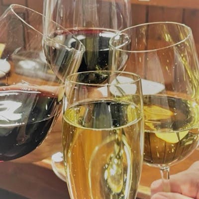 料理とのマリアージュを楽しむ。種類豊富なグラスワインで、あなたのお好みが見つかる