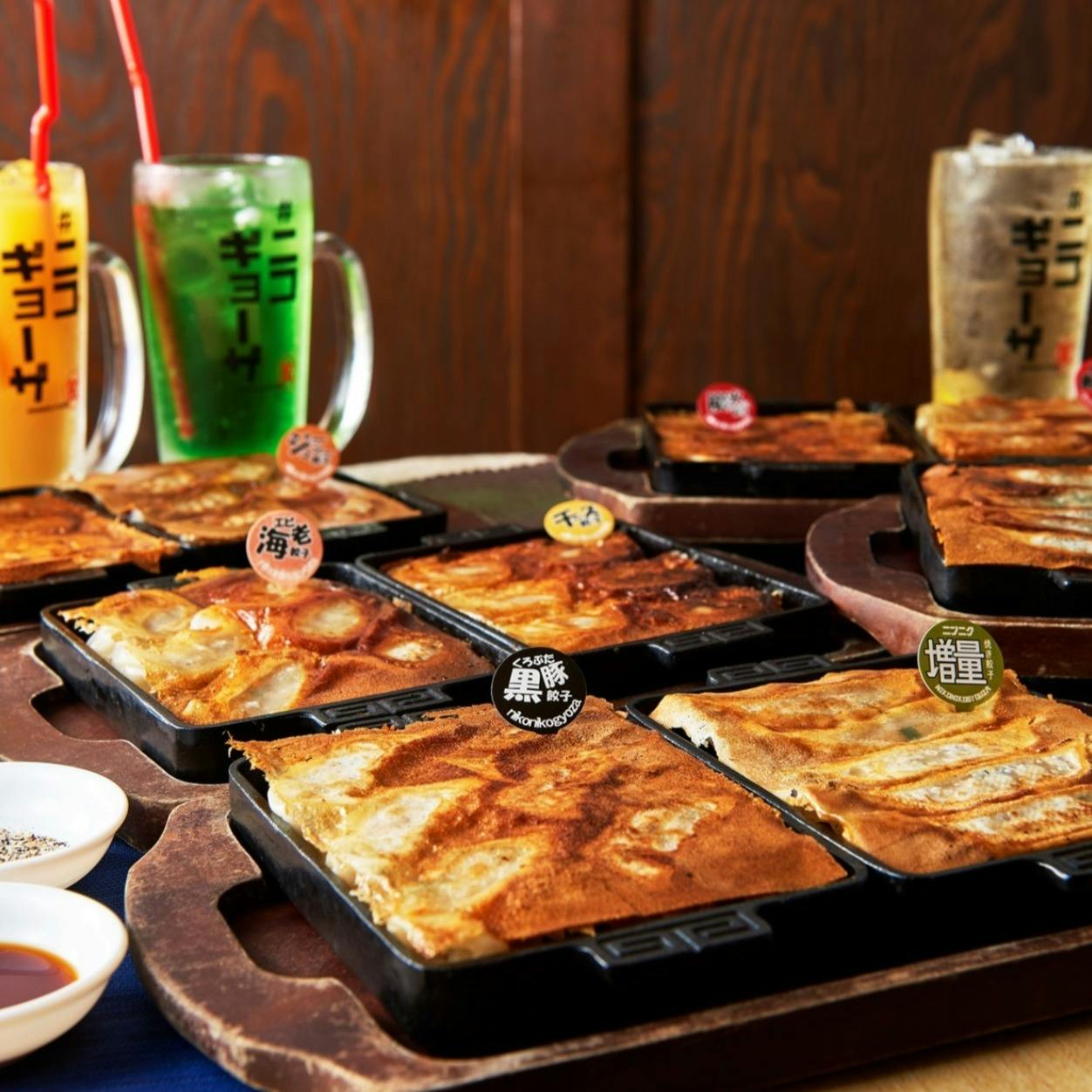 名古屋名物の羽根付き餃子