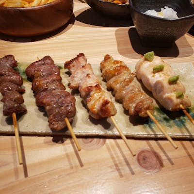 自慢の焼鳥は地鶏と軍艦の2種類!時季の新鮮野菜もございます