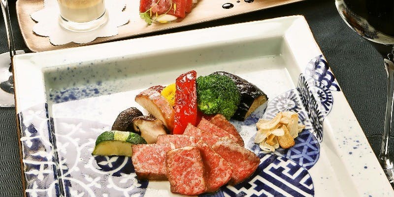 【紬】黒毛和牛リブロース、前菜盛り合わせ等全5品＋乾杯ドリンク（個室確約）