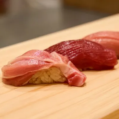 伝統の握り寿司と職人技が光る高級店