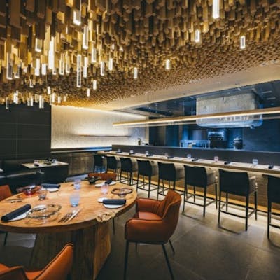 木と石が響き合う、創造の舞台